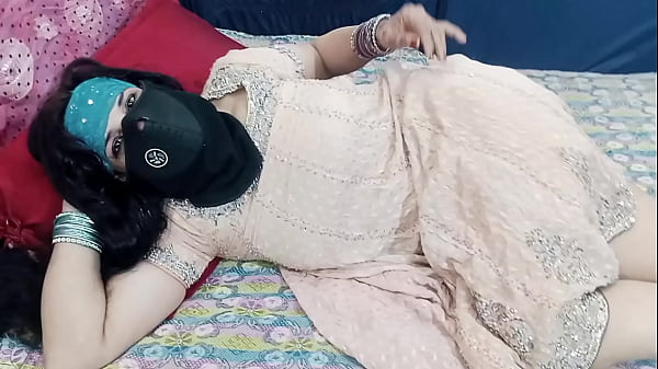 Desi Hindi Triple X con Bhabhi. Parole sporche, scopata anale dal culo grosso, Chudai fantastico, sesso anale senza preservativo