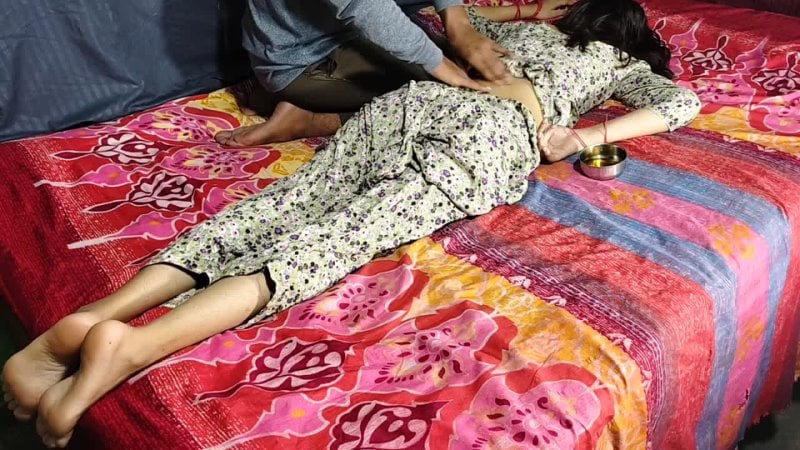 Schönes Teenie-Mädchen massiert Öltitten und wird von Schwager, Desi-Sex, Tabu-Inzest-Familie, gefickt 🤐👅🤫